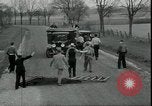 Standbild Milchbauern protestieren gegen Preise und dump Milch Mukwonago Wisconsin USA, 1933, aus Sekunde 62 historischem Filmmaterial Videoclip 65675076834