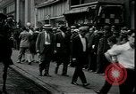 Standbild Arbeitslose gelten für Aufträge in der Großen Depression New York City USA, 1930, aus Sekunde 7 historischem Filmmaterial Videoclip 65675076850