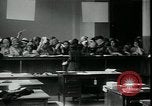 Standbild Arbeitslose gelten für Aufträge in der Großen Depression New York City USA, 1930, aus Sekunde 13 historischem Filmmaterial Videoclip 65675076850