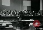 Standbild Arbeitslose gelten für Aufträge in der Großen Depression New York City USA, 1930, aus Sekunde 14 historischem Filmmaterial Videoclip 65675076850