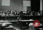 Standbild Arbeitslose gelten für Aufträge in der Großen Depression New York City USA, 1930, aus Sekunde 15 historischem Filmmaterial Videoclip 65675076850
