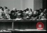 Standbild Arbeitslose gelten für Aufträge in der Großen Depression New York City USA, 1930, aus Sekunde 18 historischem Filmmaterial Videoclip 65675076850