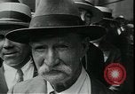 Standbild Arbeitslose gelten für Aufträge in der Großen Depression New York City USA, 1930, aus Sekunde 23 historischem Filmmaterial Videoclip 65675076850