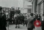 Standbild Arbeitslose gelten für Aufträge in der Großen Depression New York City USA, 1930, aus Sekunde 28 historischem Filmmaterial Videoclip 65675076850