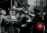 Standbild Arbeitslose gelten für Aufträge in der Großen Depression New York City USA, 1930, aus Sekunde 30 historischem Filmmaterial Videoclip 65675076850