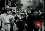 Standbild Arbeitslose gelten für Aufträge in der Großen Depression New York City USA, 1930, aus Sekunde 31 historischem Filmmaterial Videoclip 65675076850