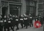 Immagine di I disoccupati nella grande depressione in cerca di lavoro New York City USA, 1930, secondo 11 filmato di repertorio 65675076851