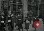 Immagine di I disoccupati nella grande depressione in cerca di lavoro New York City USA, 1930, secondo 13 filmato di repertorio 65675076851