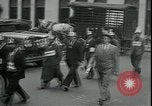 Immagine di I disoccupati nella grande depressione in cerca di lavoro New York City USA, 1930, secondo 14 filmato di repertorio 65675076851