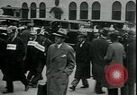 Immagine di I disoccupati nella grande depressione in cerca di lavoro New York City USA, 1930, secondo 17 filmato di repertorio 65675076851