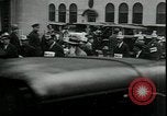 Immagine di I disoccupati nella grande depressione in cerca di lavoro New York City USA, 1930, secondo 18 filmato di repertorio 65675076851