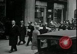 Immagine di I disoccupati nella grande depressione in cerca di lavoro New York City USA, 1930, secondo 22 filmato di repertorio 65675076851