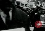 Immagine di I disoccupati nella grande depressione in cerca di lavoro New York City USA, 1930, secondo 28 filmato di repertorio 65675076851