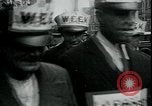 Immagine di I disoccupati nella grande depressione in cerca di lavoro New York City USA, 1930, secondo 30 filmato di repertorio 65675076851