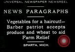 Standbild American Barber akzeptiert pflanzliche Kompensationsgeschäft für Haarschnitte Sparta Michigan USA, 1930, aus Sekunde 1 historischem Filmmaterial Videoclip 65675076852