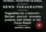 Standbild American Barber akzeptiert pflanzliche Kompensationsgeschäft für Haarschnitte Sparta Michigan USA, 1930, aus Sekunde 3 historischem Filmmaterial Videoclip 65675076852