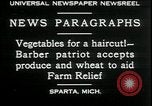 Standbild American Barber akzeptiert pflanzliche Kompensationsgeschäft für Haarschnitte Sparta Michigan USA, 1930, aus Sekunde 4 historischem Filmmaterial Videoclip 65675076852