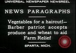 Standbild American Barber akzeptiert pflanzliche Kompensationsgeschäft für Haarschnitte Sparta Michigan USA, 1930, aus Sekunde 5 historischem Filmmaterial Videoclip 65675076852