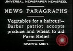 Standbild American Barber akzeptiert pflanzliche Kompensationsgeschäft für Haarschnitte Sparta Michigan USA, 1930, aus Sekunde 6 historischem Filmmaterial Videoclip 65675076852