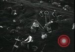 Immagine di Il popolo americano per il recupero carburante nella grande depressione Gary Indiana USA, 1931, secondo 15 filmato di repertorio 65675076859