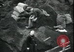 Immagine di Il popolo americano per il recupero carburante nella grande depressione Gary Indiana USA, 1931, secondo 19 filmato di repertorio 65675076859