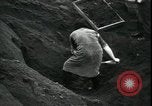Immagine di Il popolo americano per il recupero carburante nella grande depressione Gary Indiana USA, 1931, secondo 20 filmato di repertorio 65675076859
