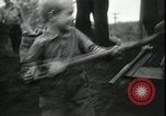 Immagine di Il popolo americano per il recupero carburante nella grande depressione Gary Indiana USA, 1931, secondo 28 filmato di repertorio 65675076859