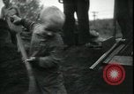 Immagine di Il popolo americano per il recupero carburante nella grande depressione Gary Indiana USA, 1931, secondo 29 filmato di repertorio 65675076859