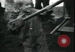 Immagine di Il popolo americano per il recupero carburante nella grande depressione Gary Indiana USA, 1931, secondo 31 filmato di repertorio 65675076859