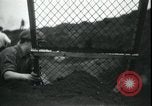 Immagine di Il popolo americano per il recupero carburante nella grande depressione Gary Indiana USA, 1931, secondo 42 filmato di repertorio 65675076859