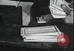 Image 'urgence imprimé de l'argent après faillite de banque en Grande dépression Raymond Washington USA, 1932, de la seconde 23 séquences d'archives historiques vidéo 65675076861