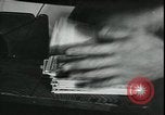 Image 'urgence imprimé de l'argent après faillite de banque en Grande dépression Raymond Washington USA, 1932, de la seconde 25 séquences d'archives historiques vidéo 65675076861