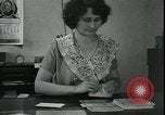 Image 'urgence imprimé de l'argent après faillite de banque en Grande dépression Raymond Washington USA, 1932, de la seconde 27 séquences d'archives historiques vidéo 65675076861