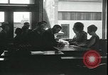 Image 'urgence imprimé de l'argent après faillite de banque en Grande dépression Raymond Washington USA, 1932, de la seconde 40 séquences d'archives historiques vidéo 65675076861