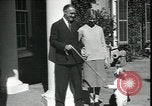 Image Franklin Delano Roosevelt avec petit-enfant et à la convention Chicago Illinois USA, 1932, de la seconde 1 séquences d'archives historiques vidéo 65675076864