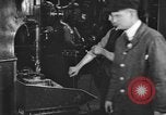 Image Des mesures de sécurité en usine United States USA, 1920, de la seconde 30 séquences d'archives historiques vidéo 65675076866