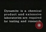 Image Fabrication de dynamite United States USA, 1925, de la seconde 3 séquences d'archives historiques vidéo 65675076919