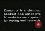 Image Fabrication de dynamite United States USA, 1925, de la seconde 4 séquences d'archives historiques vidéo 65675076919