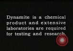 Image Fabrication de dynamite United States USA, 1925, de la seconde 6 séquences d'archives historiques vidéo 65675076919