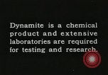 Image Fabrication de dynamite United States USA, 1925, de la seconde 8 séquences d'archives historiques vidéo 65675076919