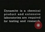 Image Fabrication de dynamite United States USA, 1925, de la seconde 10 séquences d'archives historiques vidéo 65675076919