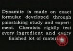 Image Fabrication de dynamite United States USA, 1925, de la seconde 49 séquences d'archives historiques vidéo 65675076919