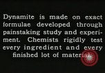 Image Fabrication de dynamite United States USA, 1925, de la seconde 52 séquences d'archives historiques vidéo 65675076919