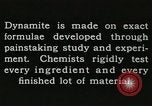 Image Fabrication de dynamite United States USA, 1925, de la seconde 58 séquences d'archives historiques vidéo 65675076919