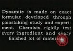 Image Fabrication de dynamite United States USA, 1925, de la seconde 60 séquences d'archives historiques vidéo 65675076919