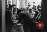 Immagine di Governo militare alleato officer Prata Sannita Italia, 1943, secondo 22 filmato di repertorio 65675076946