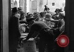 Immagine di Governo militare alleato officer Prata Sannita Italia, 1943, secondo 27 filmato di repertorio 65675076946