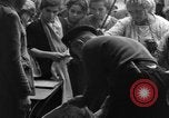 Immagine di Governo militare alleato officer Prata Sannita Italia, 1943, secondo 43 filmato di repertorio 65675076946