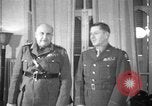 Standbild Offiziere Nordafrika, 1943, aus Sekunde 1 historischem Filmmaterial Videoclip 65675076948