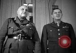 Standbild Offiziere Nordafrika, 1943, aus Sekunde 27 historischem Filmmaterial Videoclip 65675076948